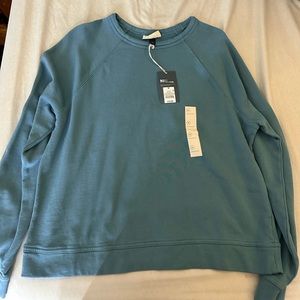 Universal threads blue crewneck size meduim